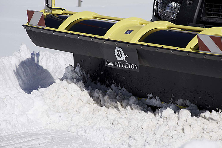 Détail d'une lame SH en action dans la neige